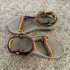 Tevas Sandals Women’s Size 6 Outdoors Color Straps Camping